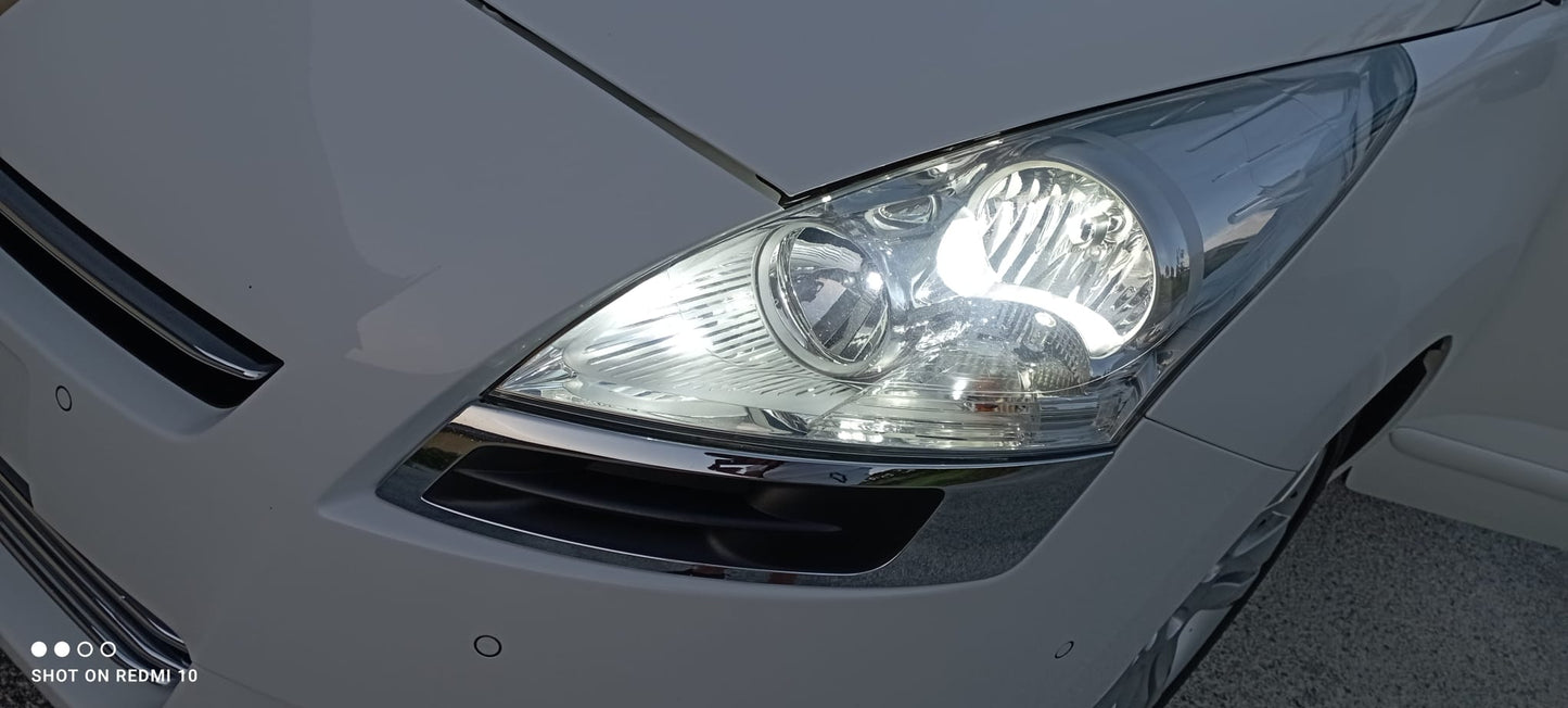 2012 Peugeot 5008
