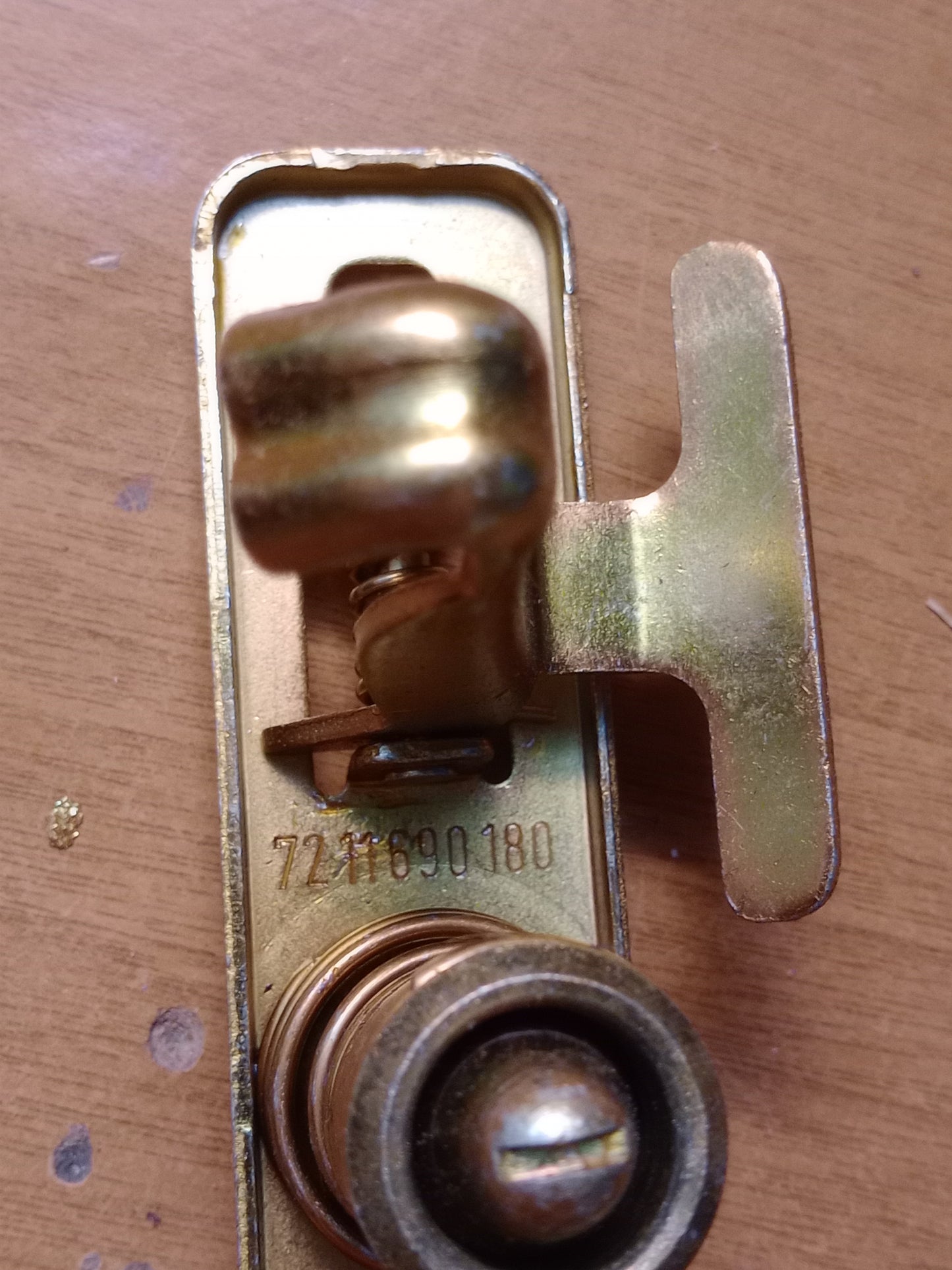 Chiusura cofano Mercedes(4608800260)