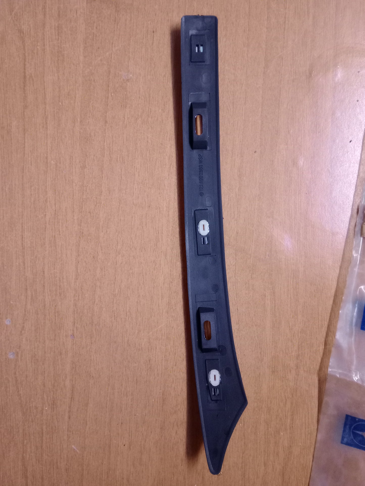Modanatura montante posteriore Mercedes W123 (A1236902880)