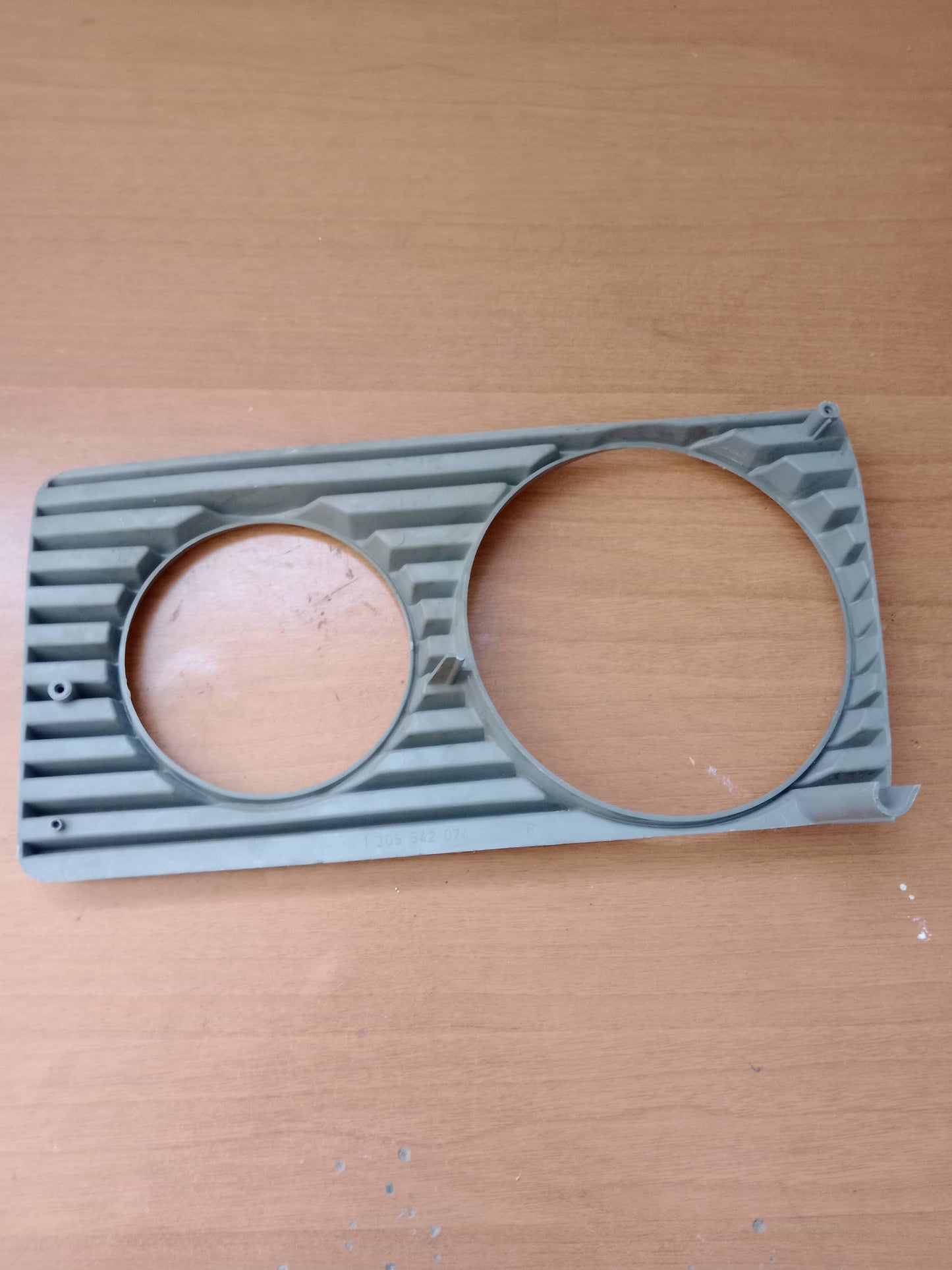 Cornice faro principale Mercedes A1305542074